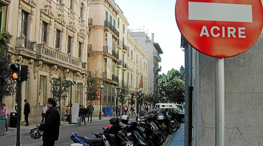 Attention aux amendes quand tu conduis ร Palma dans la vieille ville