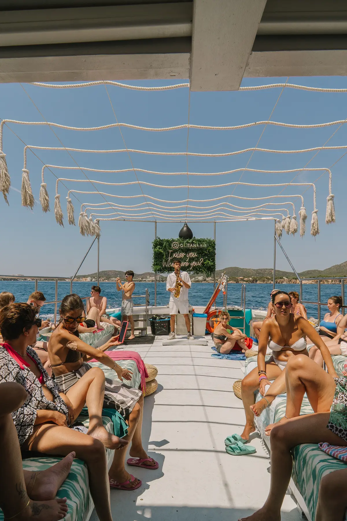 Saxophoniste live pendant la croisière