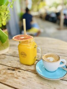 petit déjeuner café jus d'orange